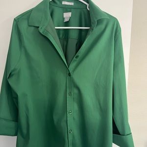 Chicos quarter sleeve no iron button down. Green